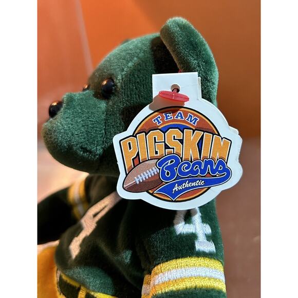 Pigskin Bears Green Bay Packers NFL Bear: Brett Favre #4 - August 1999 - Picture 4 of 7